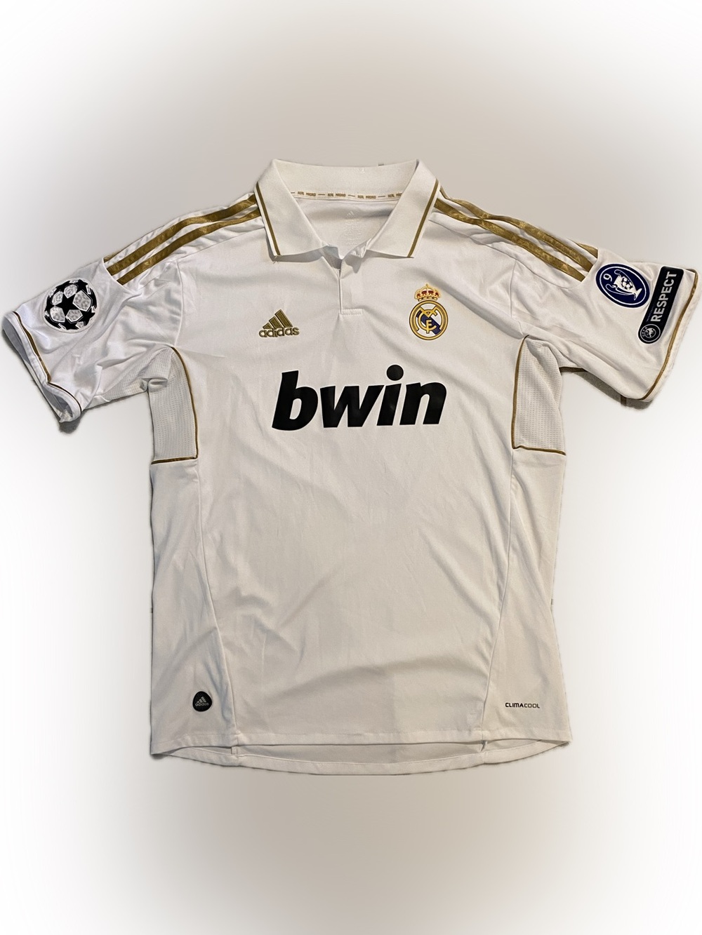 Real Madrid Adidas soccer Jersey, size XL, color white and gold